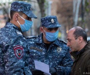 Pashinyan Calls On Police to Crack Down Hard on Those Not Wearing Masks