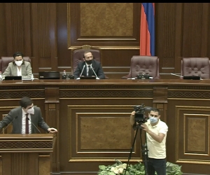 Правящая фракция внесла изменения в первом чтении в закон РА “О Конституционном суде” 