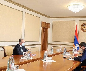 Զոհրաբ Մնացականյանը հանդիպել է Արցախի նախագահ Արայիկ Հարությունյանին