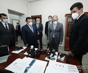 Премьер-министр посетил завод по производству в Армении автоматов Калашникова