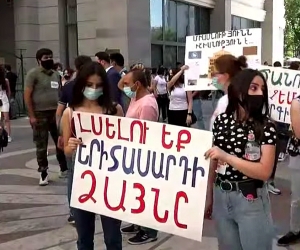 “Мы хотим учиться”: продолжается акция протеста не поступивших в вузы абитуриентов