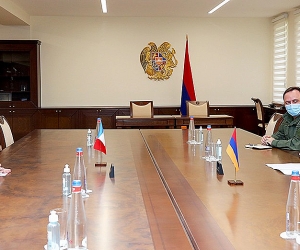 Armenian Defense Minister and French Ambassador Discuss Recent Border Fighting