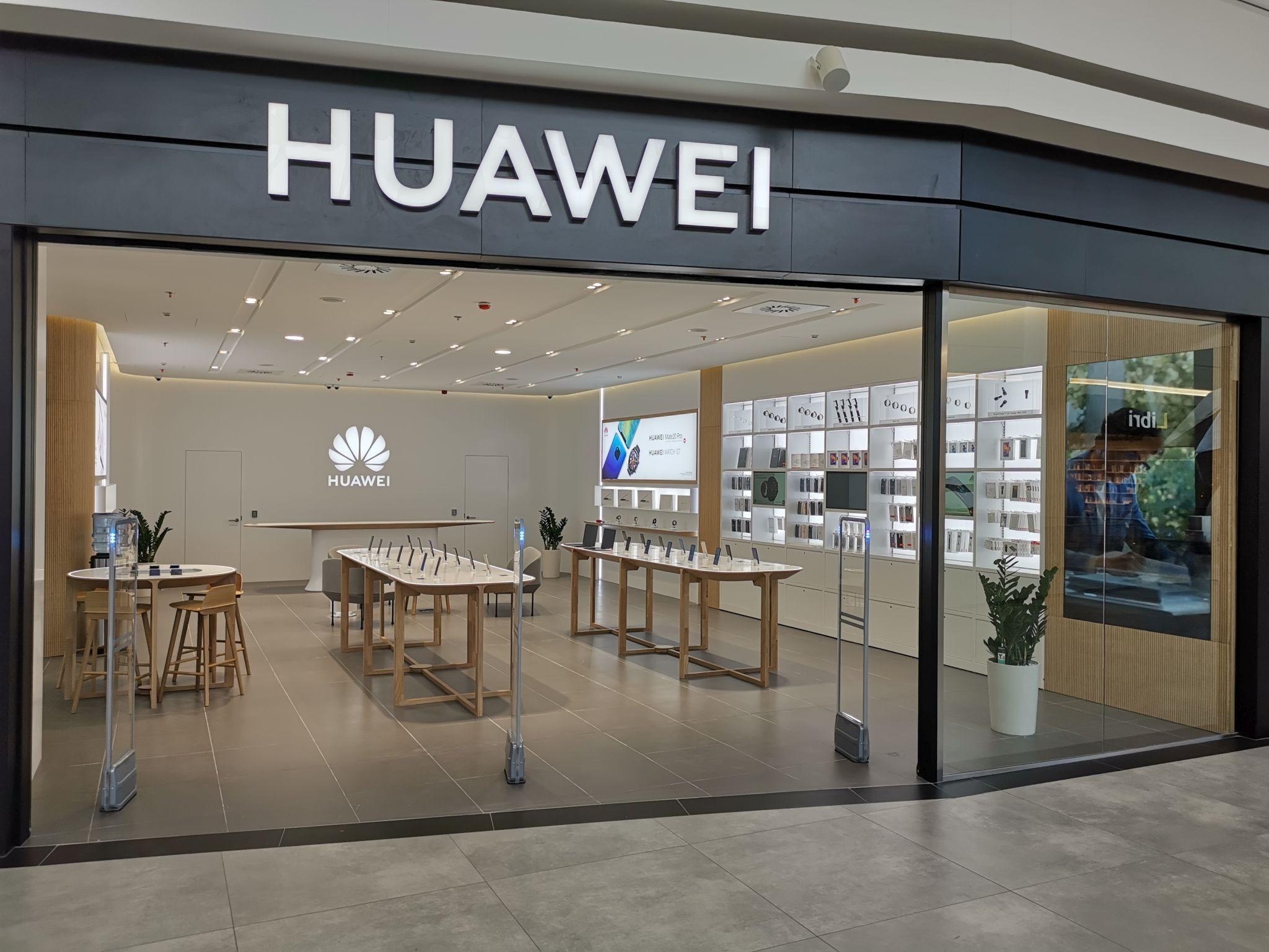 Купить huawei в магазине. Huawei. Huawei магазин. Huawei магазин в Москве. Вывеска Хуавей.