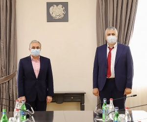 Զոհրաբ Մնացականյանը հանդիպել է «Հայ փախստականների հարթակ»-ի նախաձեռնող խմբի համակարգողին