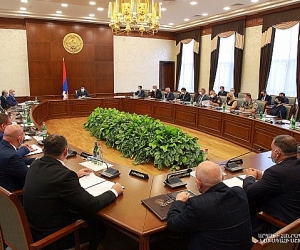 Под председательством президента Араика Арутюняна состоялось первое заседание правительства