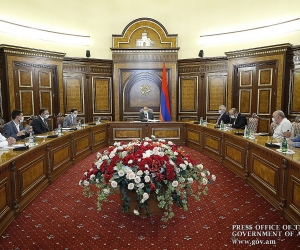 Վարչապետն ընդունել է տեքստիլի ոլորտում գործունեություն ծավալող ընկերությունների ներկայացուցիչներին