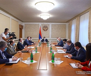 Արցախի նախագահի մոտ քննարկվել են օն-լայն խաղերի, վիճակախաղերի և տոտալիզատորների արգելմանն ուղղված աշխատանքների ընթացքին վերաբերող հարցեր