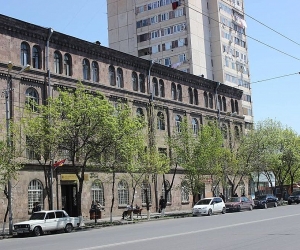 Երևանի մշակութային երկու քոլեջներ կառավարության որոշումն անվավեր ճանաչելու պահանջով դիմել են դատարան, ապա՝ մտափոխվել