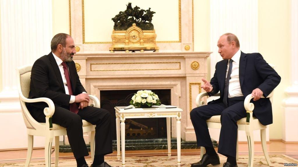 Pashinyan, Putin Discuss Fighting Along Artsakh-Azerbaijan Border