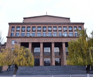 ԵՊՀ-ում երկու շաբաթով կդադարեցվեն այն դասընթացները, որոնք հնարավոր չէ իրականացնել հեռավար