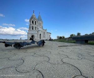 Shushi: Hetq Reporters Observe Azerbaijani Drone Flying Overhead During Attack on Ghazanchetsots Cathedral