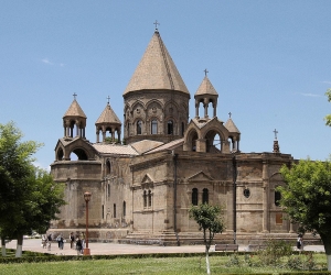 Etchmiadzin Condemns Azerbaijani Attack on Shushi's Ghazanchetsots Cathedral