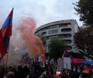 Բողոքի ցույց՝ Փարիզում․ «Ֆրանսիան եւ մյուս երկրները պետք է սառեցնեն Թուրքիայի բանկային հաշիվները»