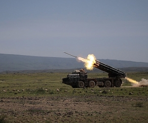 ВС Азербайджана обстреляли военную технику на территории Армении