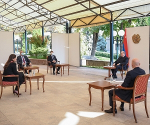 Armenian President, Paris Deputy Mayor Discuss Karabakh War