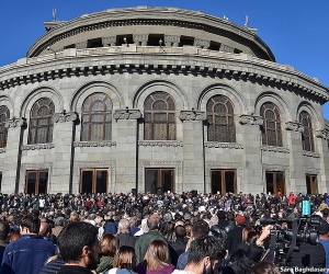 Фракция “Мой шаг” призвала не проводить многолюдных собраний