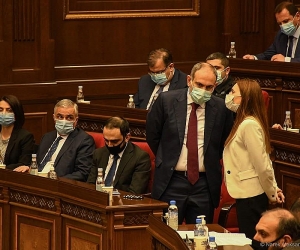 Парламент созовет внеочередное заседание по вопросу отмены военного положения
