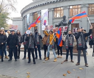 Ցուցարարները երթ են անում Մաշտոցի պողոտայով