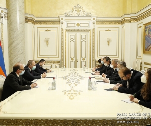 Pashinyan Meets with Minsk Group Co-Chairs; Calls for Resumption of Karabakh Negotiations