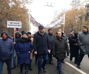 Адвокаты проводят шествие с требованием отмены военного положения и выражения недоверия Николу Пашиняну 