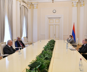 Armenian President Discusses Domestic Politics with Democratic Party and Heritage Party Heads
