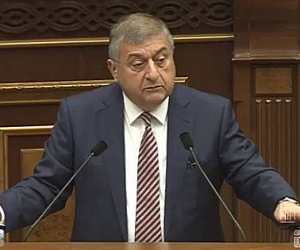 В парламенте обсуждают вопрос избрания Гагика Джангиряна членом ВСС