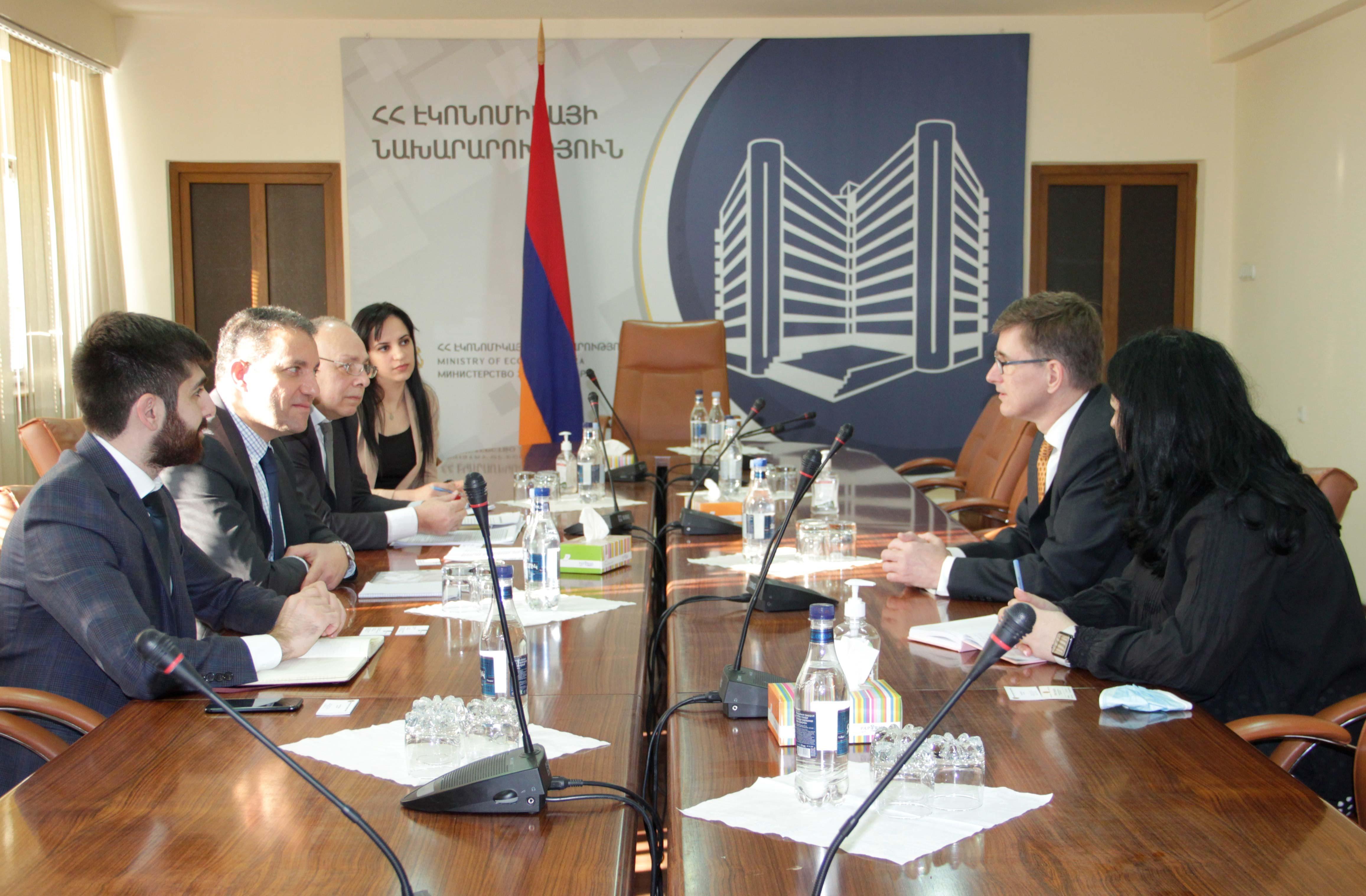 Armenian Economy Minister Dutch Ambassador Discuss Business Cooperation