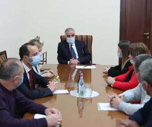 Տեղահանված քաշաթաղցիները իրենց խնդիրներն են քննարկել փոխվարչապետ Մհեր Գրիգորյանի հետ