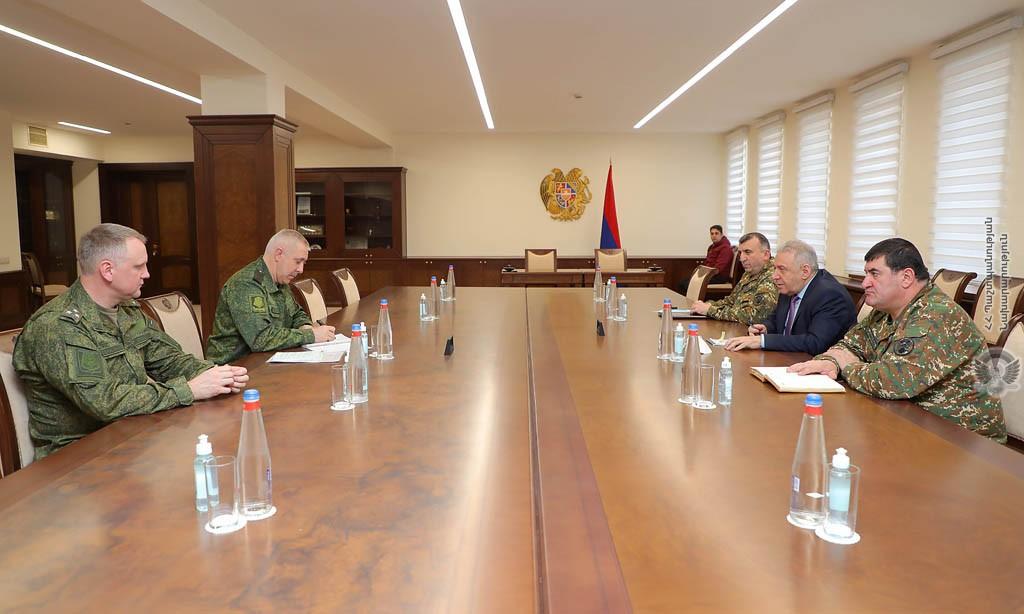 Armenian Defense Minister and Commander of Russian Peacekeeper Contingent Meet