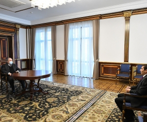 Նախագահը հանդիպել է ԱԺ «Իմ քայլը», «Լուսավոր Հայաստան» խմբակցությունների ղեկավարներին և «Բարգավաճ Հայաստան» խմբակցության քարտուղարին