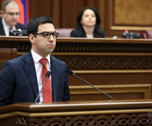 Р. Бадасян: “Оник Гаспарян отстранен от должности. Артак Давтян назначен на соответствующую должность” 