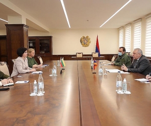 Պաշտպանության նախարարն ընդունել է Լիտվայի դեսպանին