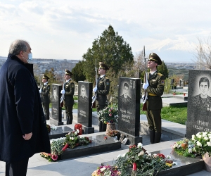 Armenian President Pays Respects to Soldiers Killed in April 2016 Artsakh War