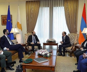ԱԳ նախարարի պաշտոնակատար Արա Այվազյանը հանդիպել է Կիպրոսի պաշտպանության նախարարին
