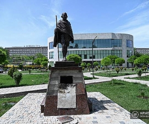 Indo-Armenian Friendship NGO Decries Defacement of Gandhi Statue in Yerevan