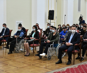 Արմեն Սարգսյանը հյուրընկալել է վիրավորված մի խումբ զինծառայողների ու նրանց հարազատներին