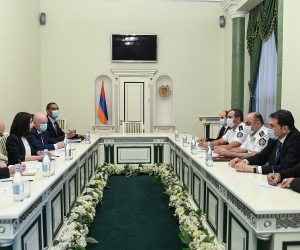 Արթուր Դավթյանը ԵԽԽՎ զեկուցողին ծանոթացրել է Արցախյան երկրորդ պատերազմում Ադրբեջանի ԶՈՒ կողմից իրականացված ռազմական հանցագործությունները