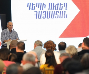 Ռոբերտ Քոչարյանը հանդիպել է «Հայաստան» դաշինքի՝ Արմավիրի մարզի ակտիվին