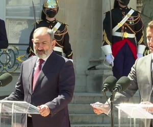 Pashinyan, Macron Meet in Paris
