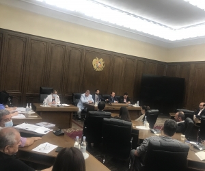 Ни один заместитель министра ИД не принял участие в обсуждении отчета о выполнении госбюджета