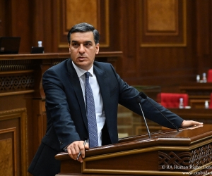 Արման Թաթոյանը պահանջում է քաղաքական գործիչներից չհայհոյել