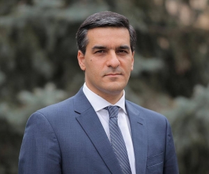 Armenian HRD Says Taking School Kids to Political Campaign Rallies is Wrong