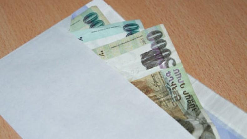 Թալինում կինը, ամուսինն ու դուստրը ընտրակաշառք ստանալու կասկածանքով բերման են ենթարկվել