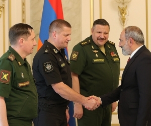 Никол Пашинян принял замначальника Генштаба ВС РФ Сергея Истракова