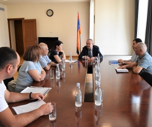 Վահրամ Դումանյանն ընդունել է Օրգանական և դեղագործական քիմիայի գիտատեխնոլոգիական կենտրոնի աշխատակիցներին