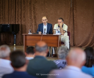 Արտակ Բեգլարյանը հանդիպել է քաղաքացիական հասարակության ներկայացուցիչներին