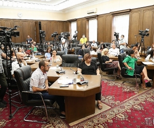 Журналисты настаивают на отмене всех ограничений в вопросе их перемещения в НС