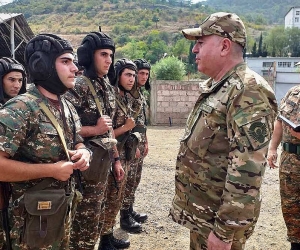 Պաշտպանության նախարար Արշակ Կարապետյանն այցելել է մի շարք զորամասեր