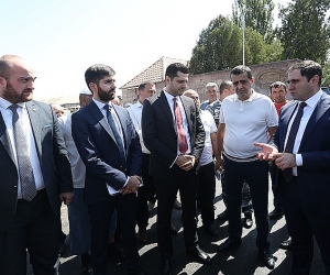 Սուրեն Պապիկյանն Արմավիրում ծանոթացել է խաղողի մթերման գործընթացին