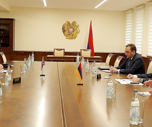 Արշակ Կարապետյանը Միացյալ Թագավորության դեսպանին ներկայացրել է սահմանային իրավիճակը